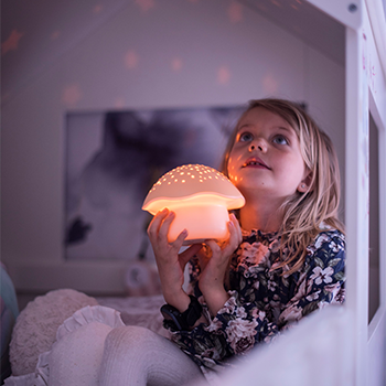 pabobo nattlampa svamp med flicka
